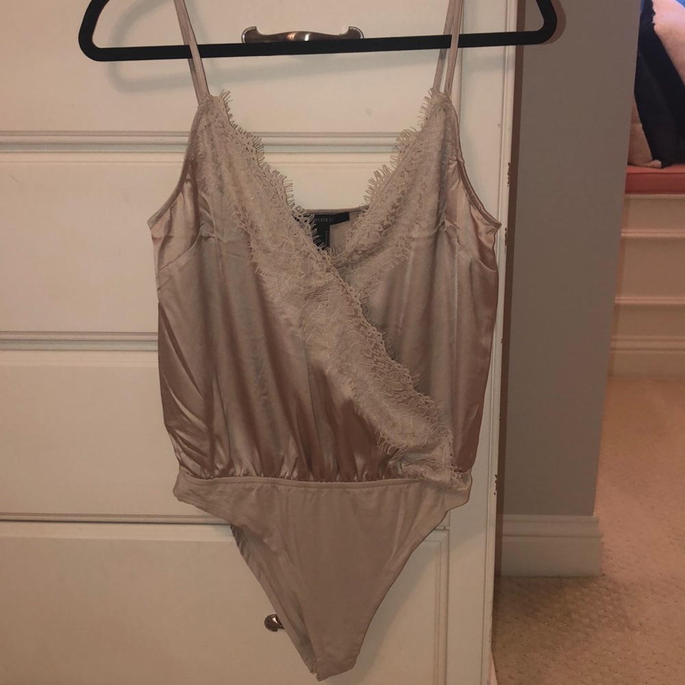 Lace satin bodysuit size med